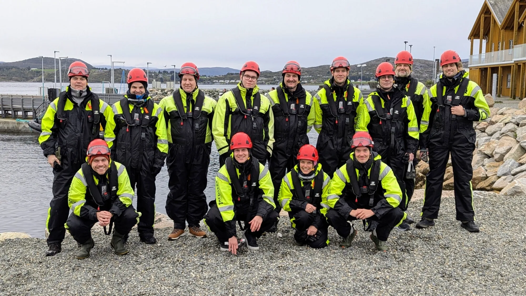 Hele Horizon-teamet på lokalitetsbesøk ved fjorden